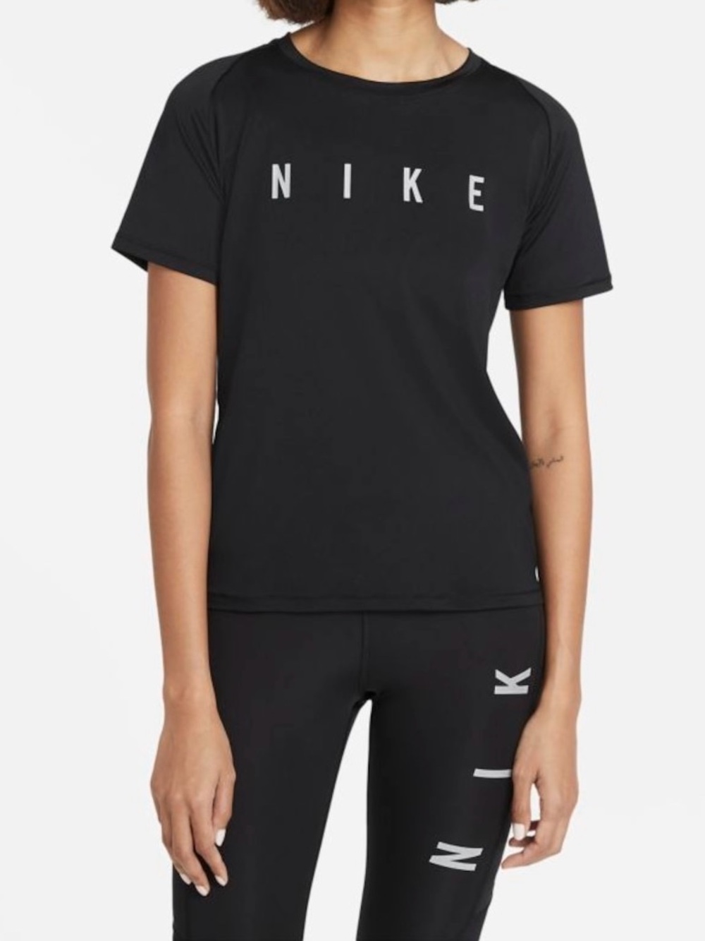 Nike Miler Run Division Women's T-Shirt DN4560-010 Black Size M (Dead-stock)